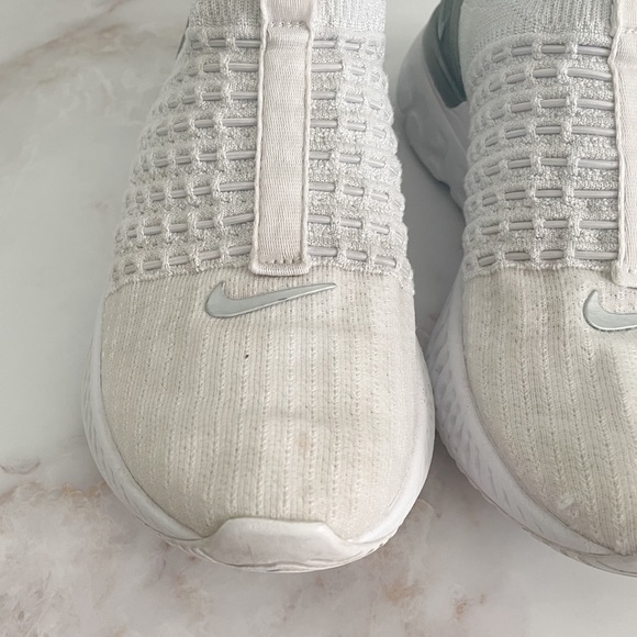NIKE || React Phantom Sneakers - Picture 8 of 13